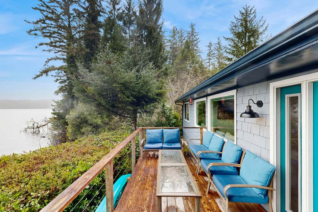 Lakefront dream with private hot tub, dock, kayaks, pedal boat & amazing views