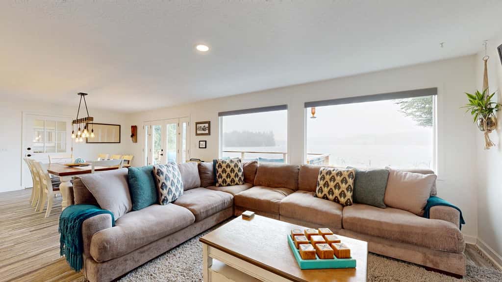 Lakefront dream with private hot tub, dock, kayaks, pedal boat & amazing views