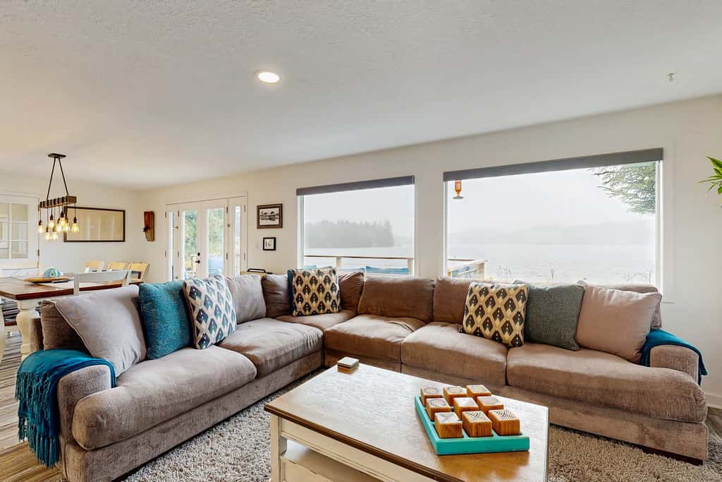 Lakefront dream with private hot tub, dock, kayaks, pedal boat & amazing views