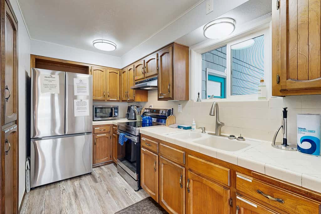 Lakefront dream with private hot tub, dock, kayaks, pedal boat & amazing views