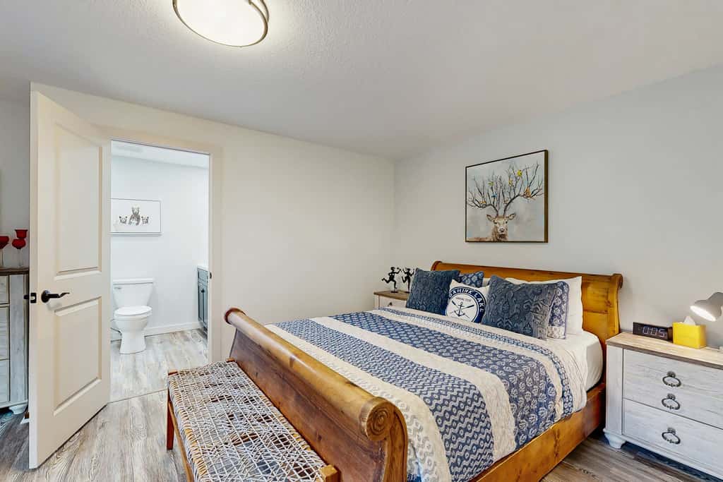 Lakefront dream with private hot tub, dock, kayaks, pedal boat & amazing views