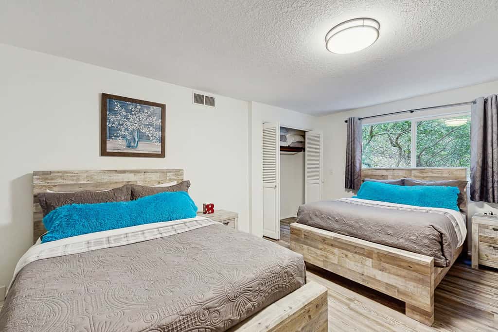 Lakefront dream with private hot tub, dock, kayaks, pedal boat & amazing views
