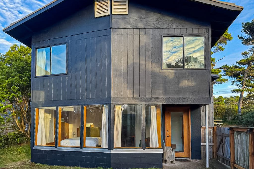 Florence oceanfront escape, where cozy meets coastal charm