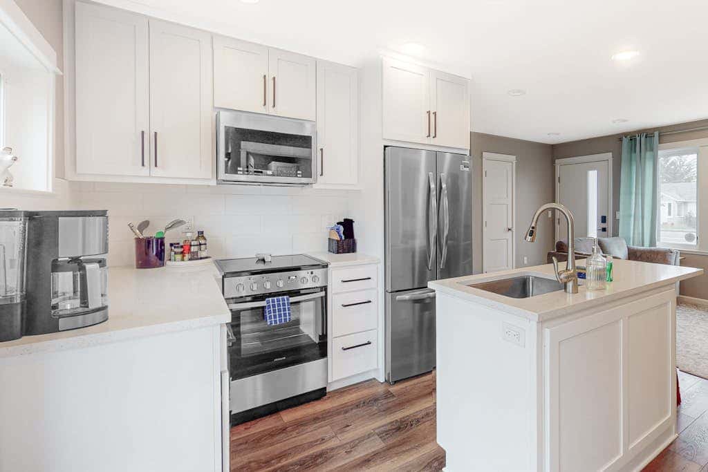 Newly built home with hot tub & great backyard - walk to the river, Old Town