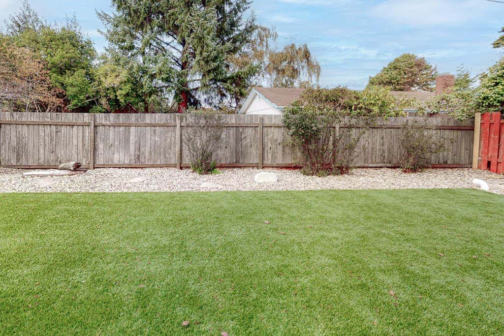 Newly built home with hot tub & great backyard - walk to the river, Old Town