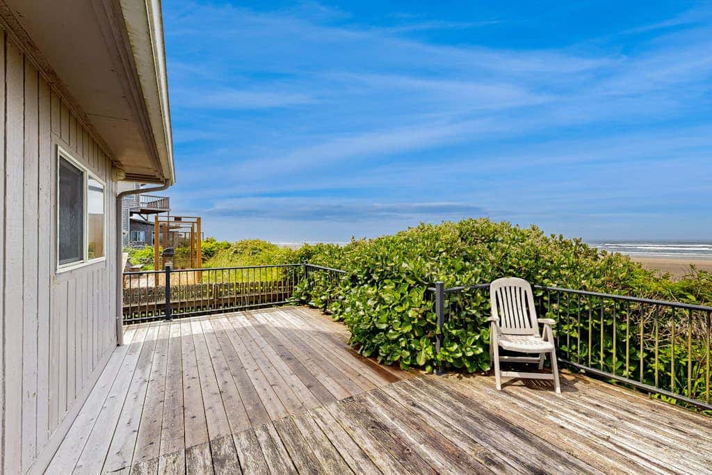 Waterfront, dog-friendly getaway with a fireplace & incredible ocean views