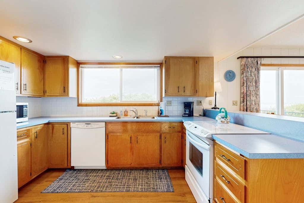 Waterfront, dog-friendly getaway with a fireplace & incredible ocean views
