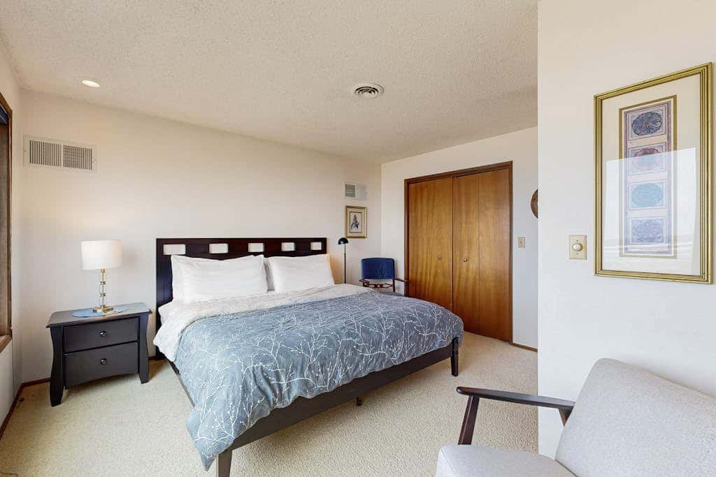 Waterfront, dog-friendly getaway with a fireplace & incredible ocean views