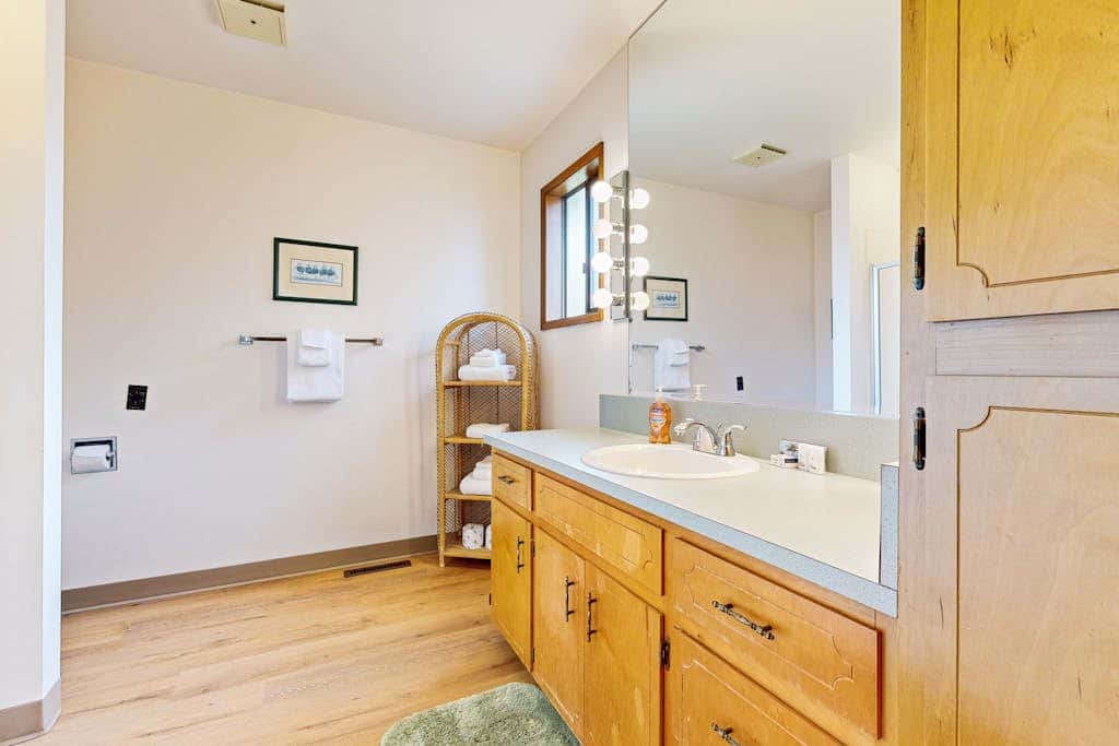 Waterfront, dog-friendly getaway with a fireplace & incredible ocean views