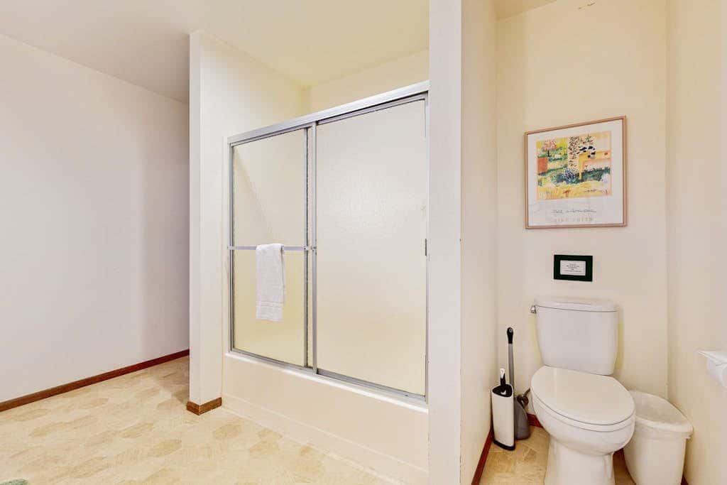 Waterfront, dog-friendly getaway with a fireplace & incredible ocean views
