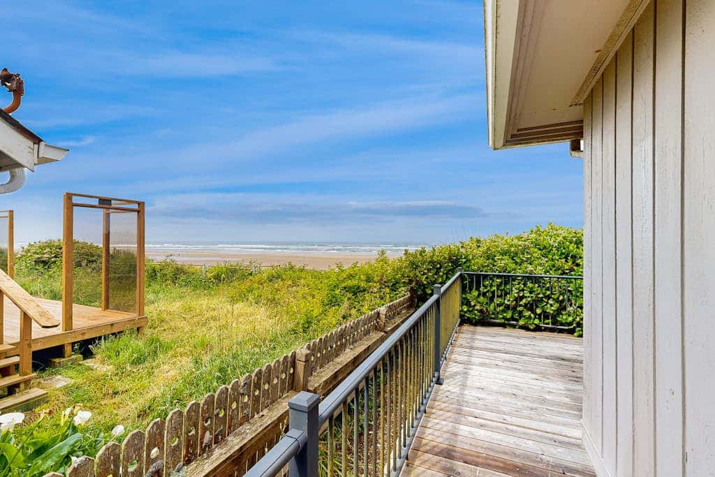 Waterfront, dog-friendly getaway with a fireplace & incredible ocean views