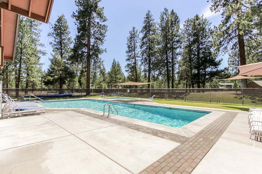 Family-Friendly Home with Fireplaces, Firepit, Gas Grill, Free WiFi, Central AC