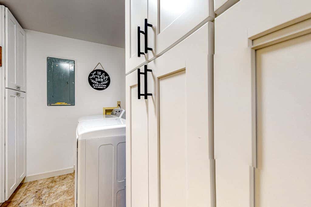 Family-Friendly Home with Fireplaces, Firepit, Gas Grill, Free WiFi, Central AC