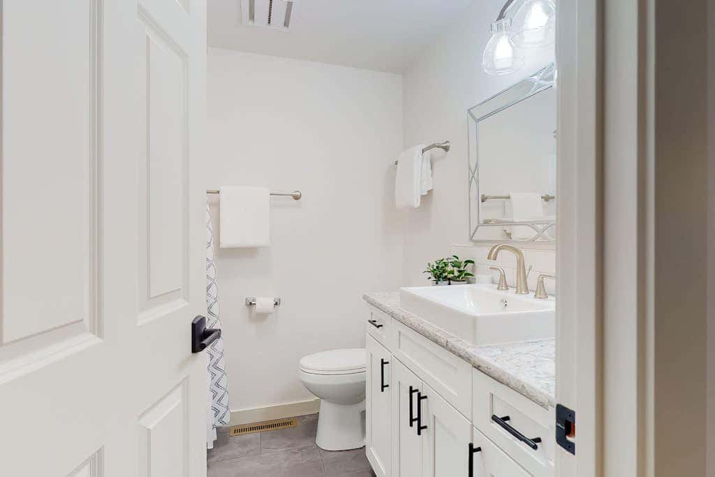 Family-Friendly Home with Fireplaces, Firepit, Gas Grill, Free WiFi, Central AC