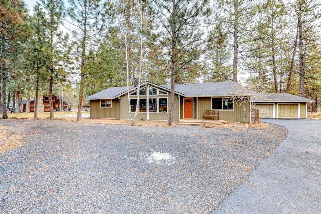 Family-Friendly Home with Fireplaces, Firepit, Gas Grill, Free WiFi, Central AC