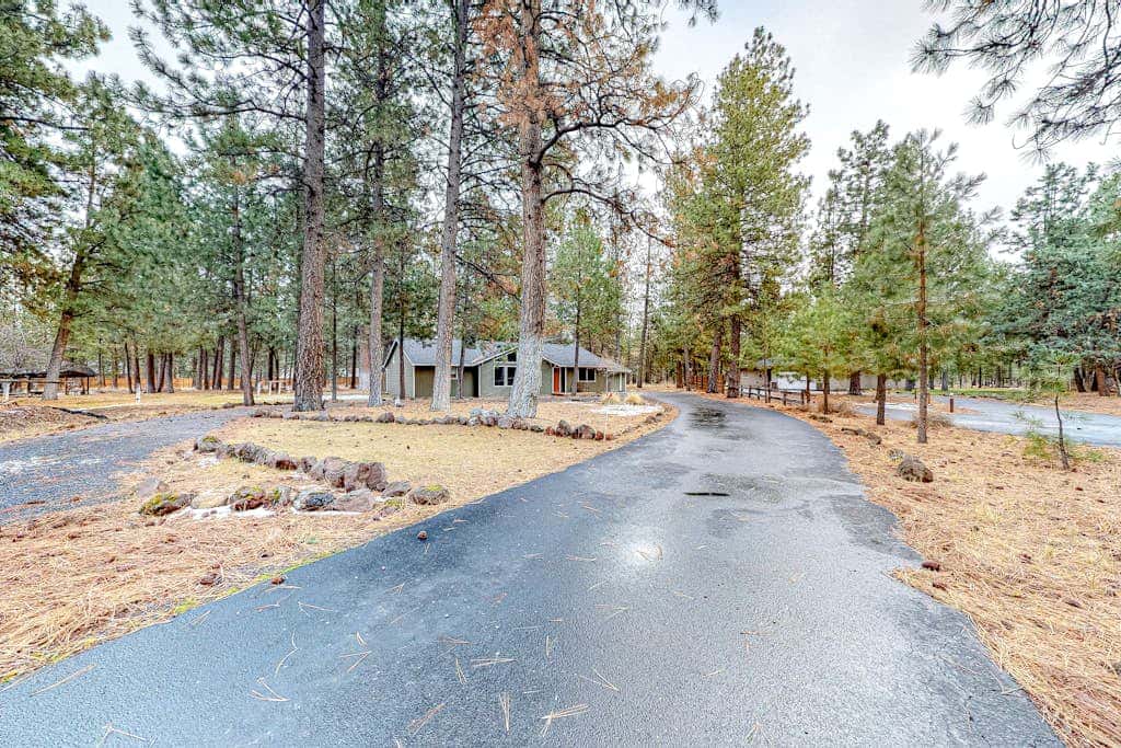 Family-Friendly Home with Fireplaces, Firepit, Gas Grill, Free WiFi, Central AC