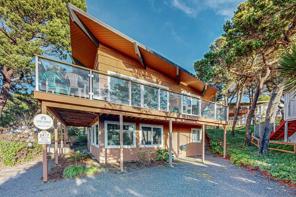 Sunny Home with Beautiful Ocean Views, WiFi, & Private Hot Tub