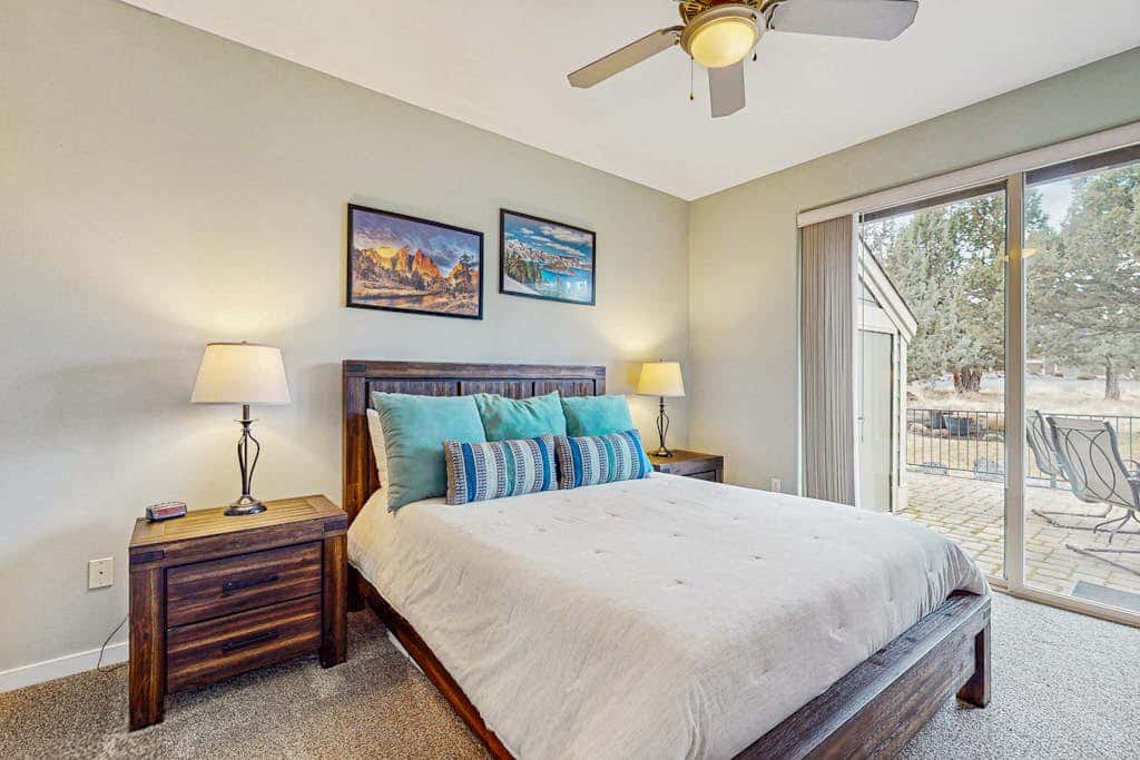Centrally located townhome with pool & hot tub access - near golf & skiing