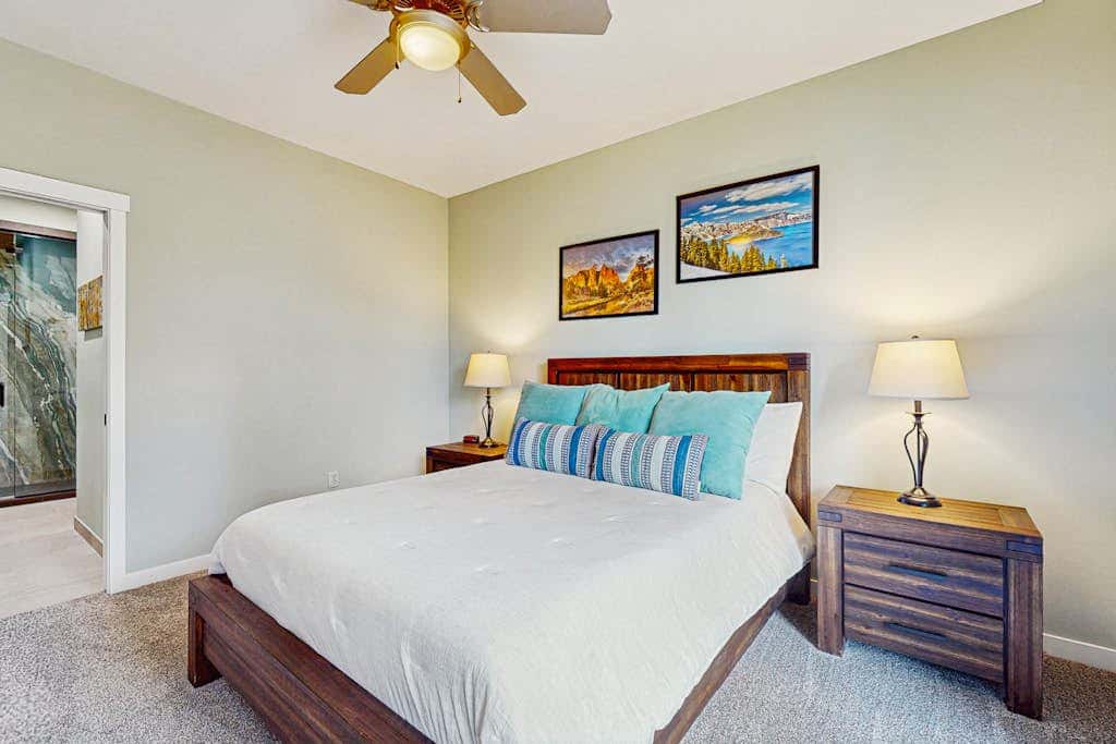 Centrally located townhome with pool & hot tub access - near golf & skiing
