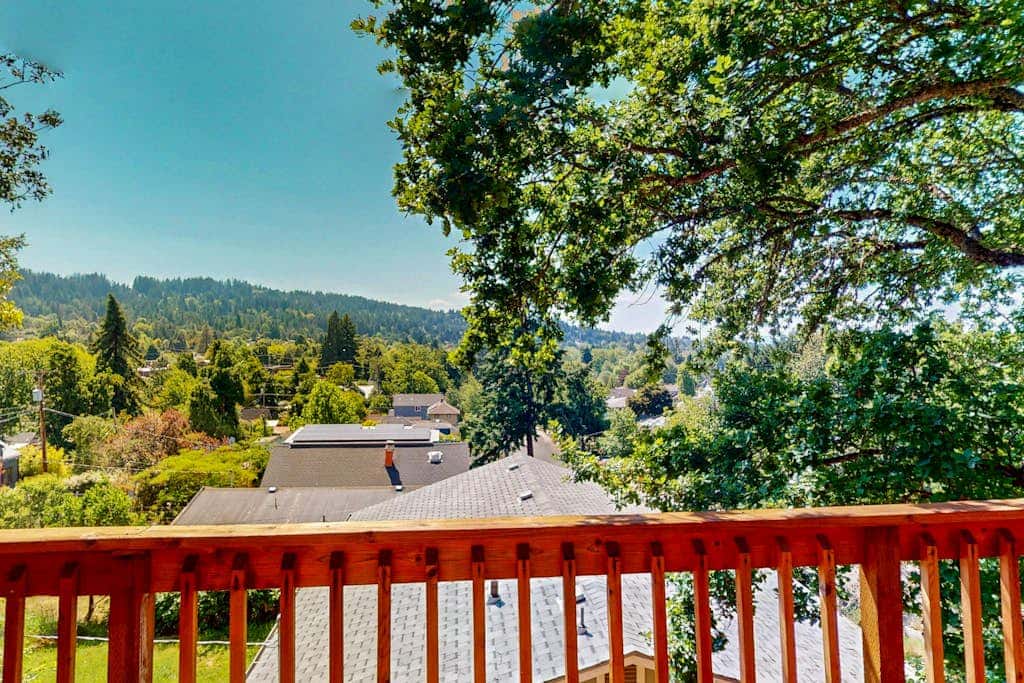 Upper level of duplex with a large deck & mountain view - dog friendly for 1 dog