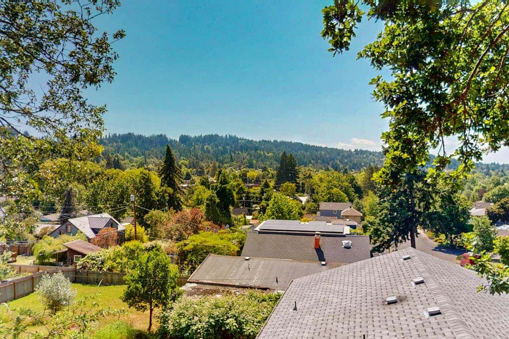 Upper level of duplex with a large deck & mountain view - dog friendly for 1 dog