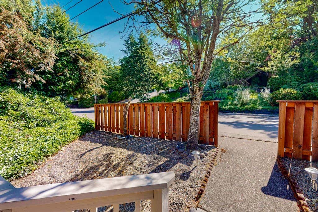 Upper level of duplex with a large deck & mountain view - dog friendly for 1 dog