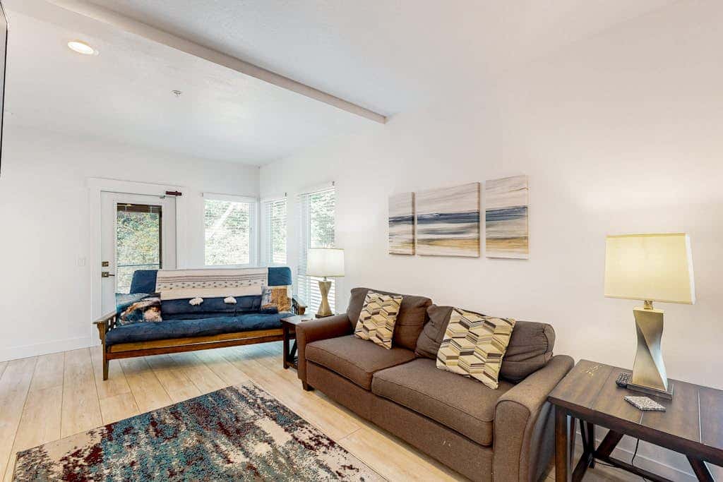 Sunny apartments with fireplace, partial ocean views, washer&dryer, grill & AC