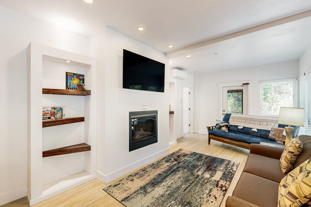 Sunny apartments with fireplace, partial ocean views, washer&dryer, grill & AC