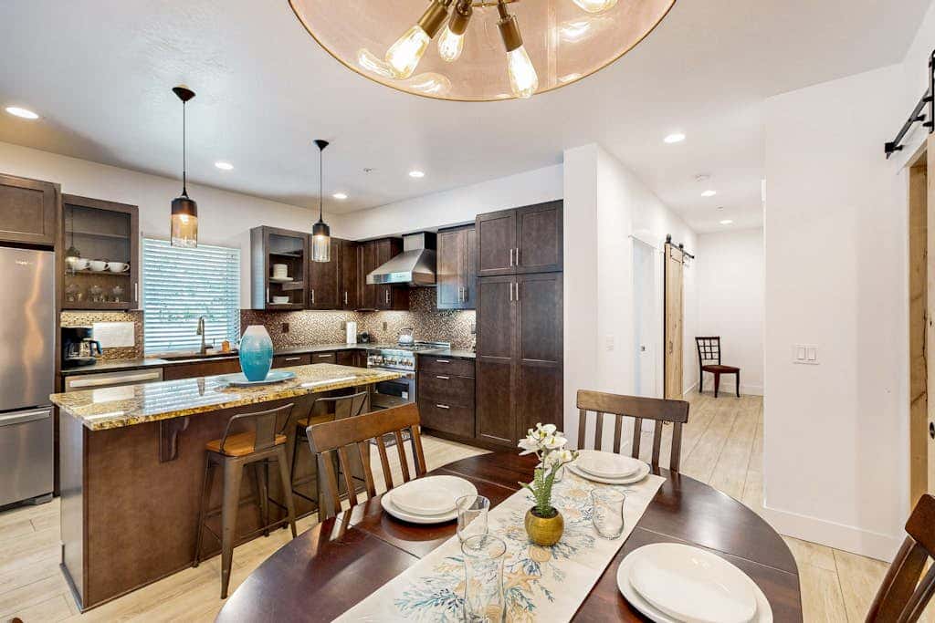 Sunny apartments with fireplace, partial ocean views, washer&dryer, grill & AC