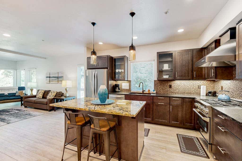 Sunny apartments with fireplace, partial ocean views, washer&dryer, grill & AC