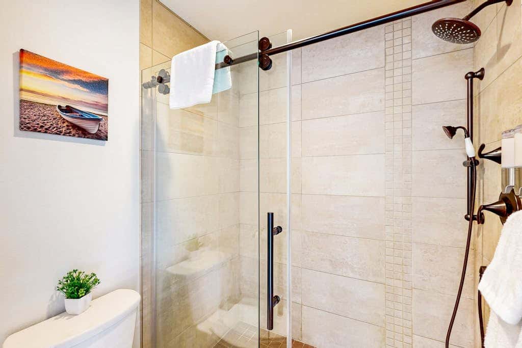 Sunny apartments with fireplace, partial ocean views, washer&dryer, grill & AC