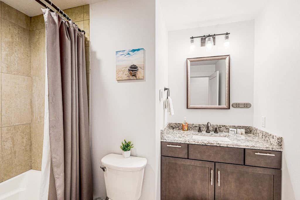 Sunny apartments with fireplace, partial ocean views, washer&dryer, grill & AC
