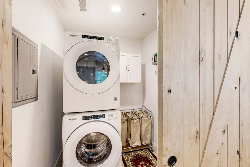 Sunny apartments with fireplace, partial ocean views, washer&dryer, grill & AC