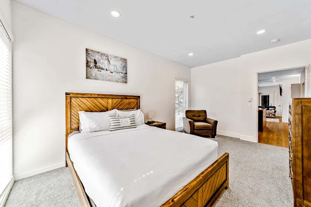 Sunny apartments with fireplace, partial ocean views, washer&dryer, grill & AC