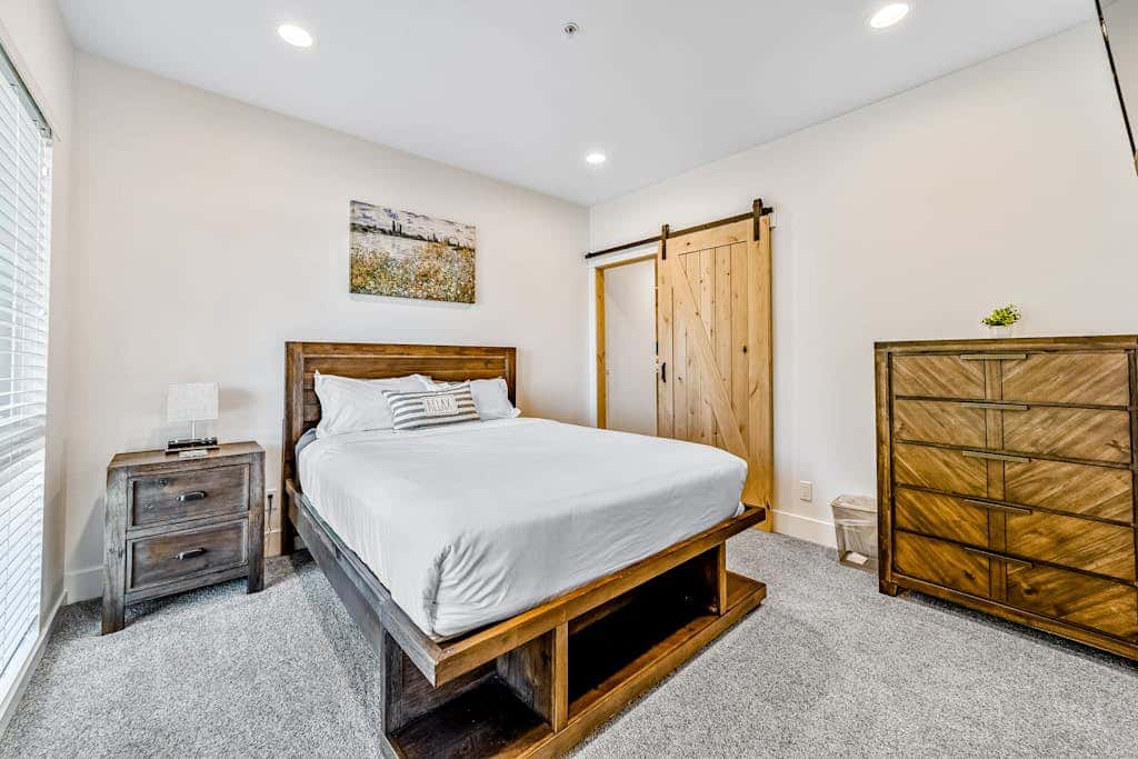 Sunny apartments with fireplace, partial ocean views, washer&dryer, grill & AC
