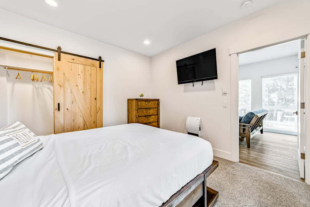 Sunny apartments with fireplace, partial ocean views, washer&dryer, grill & AC