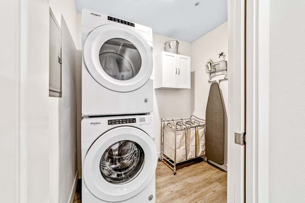 Sunny apartments with fireplace, partial ocean views, washer&dryer, grill & AC
