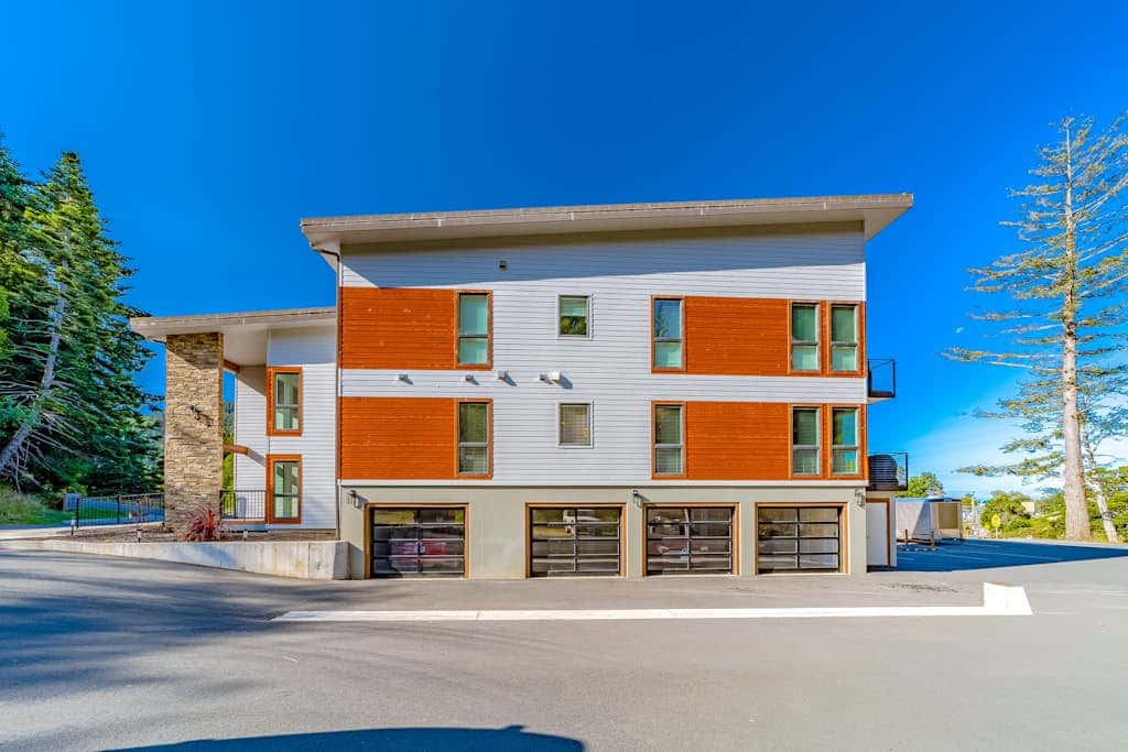 Sunny apartments with fireplace, partial ocean views, washer&dryer, grill & AC