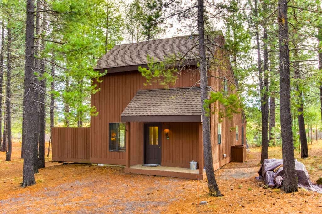 Updated Sunriver Home with Private Hot Tub & SHARC Passes for Pools - 2 Dogs OK