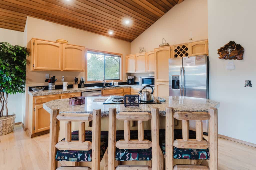 Perfectly Located Home - Enjoy a Private Hot Tub & SHARC Passes