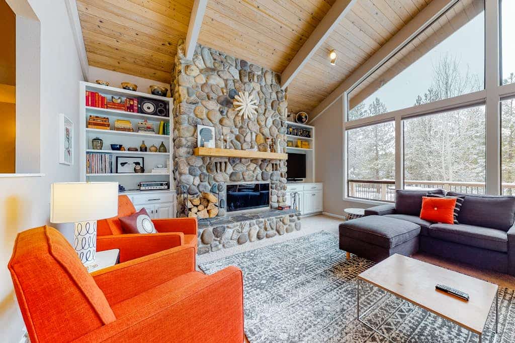 Dog-friendly gem near the Village & resort with SHARC passes & amazing views
