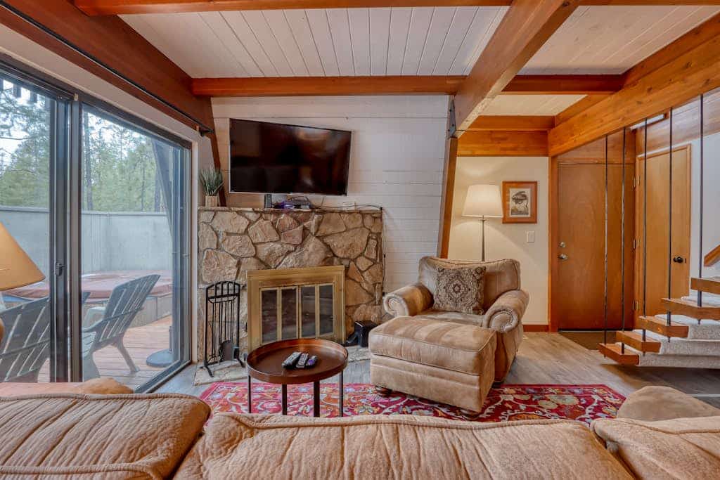 Cozy Family Cabin with Hot Tub, Bikes, Dog-Friendly, Free WIFI with SHARC passes