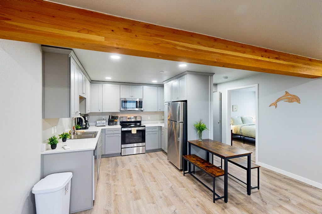 Family-friendly condo with kitchen, close to river, downtown & WIFI