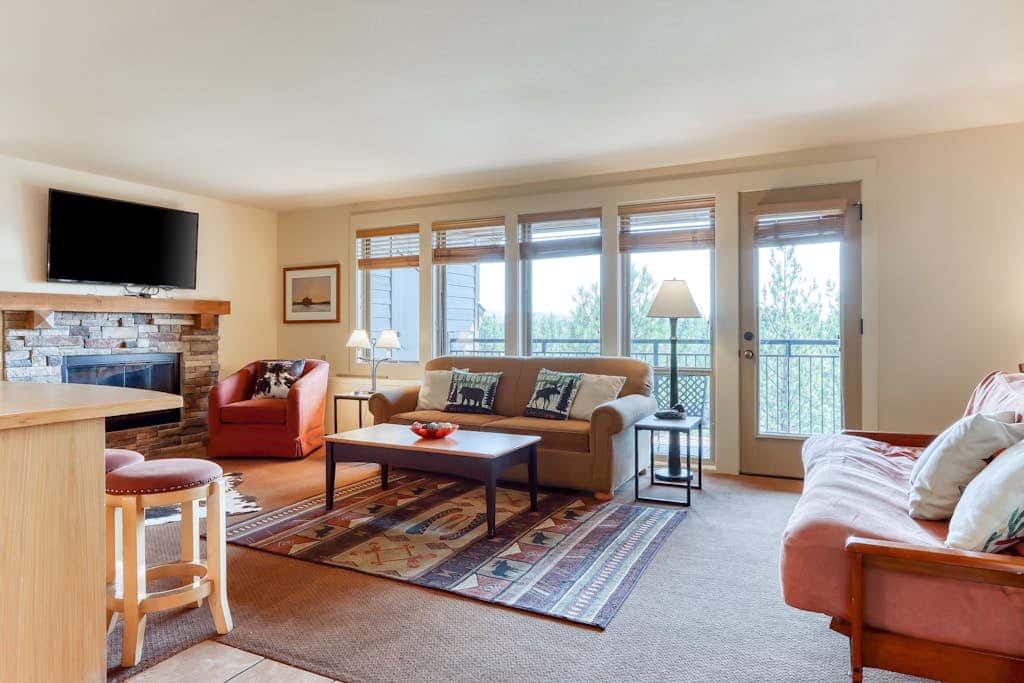 Third-floor retreat with treetop views, AC, pools, hot tubs, & sports courts