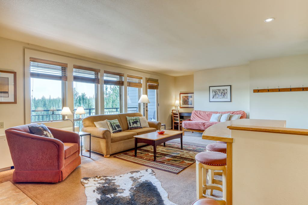 Third-floor retreat with treetop views, AC, pools, hot tubs, & sports courts