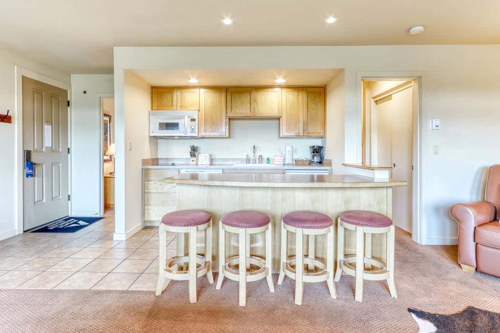 Third-floor retreat with treetop views, AC, pools, hot tubs, & sports courts