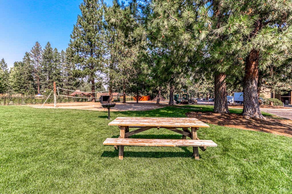 Third-floor retreat with treetop views, AC, pools, hot tubs, & sports courts