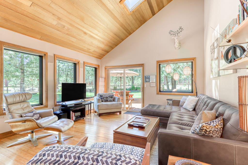 Home with a private hot tub, shared pool, & National Forest at your backdoor