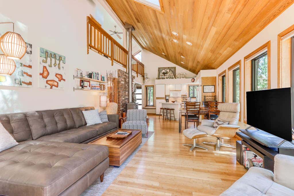 Home with a private hot tub, shared pool, & National Forest at your backdoor