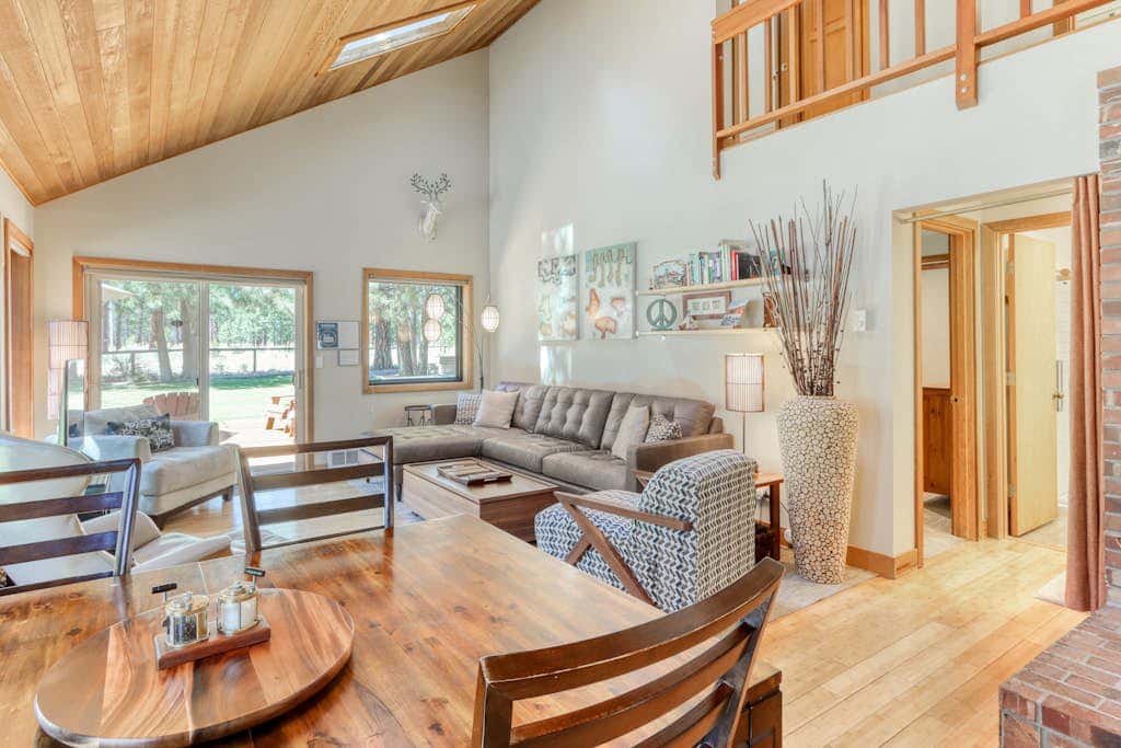 Home with a private hot tub, shared pool, & National Forest at your backdoor